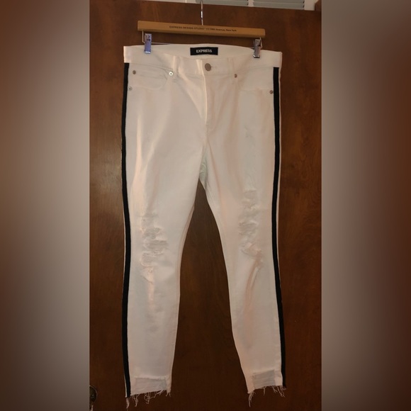 Express destructed cropped stretch jeans size 10 NWOT - Picture 13 of 13